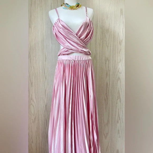 MISS CIRCLE Zayda Priya Zarah Pink Pale Silk Pleated Cross Cross Dress Size M - Picture 5 of 7